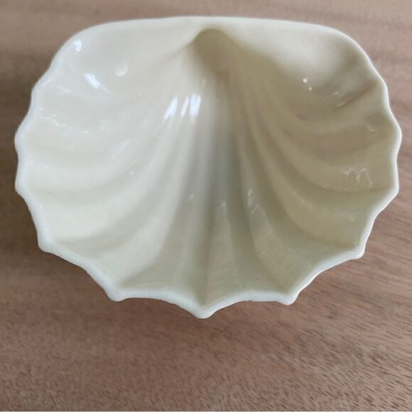 Beleek Fine Irish China  Dish and  Shell - Picture 7 of 11